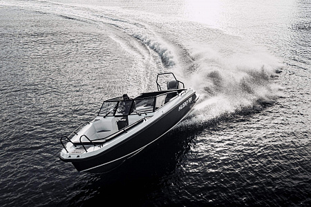 Моторный катер Finnmaster Husky R8
